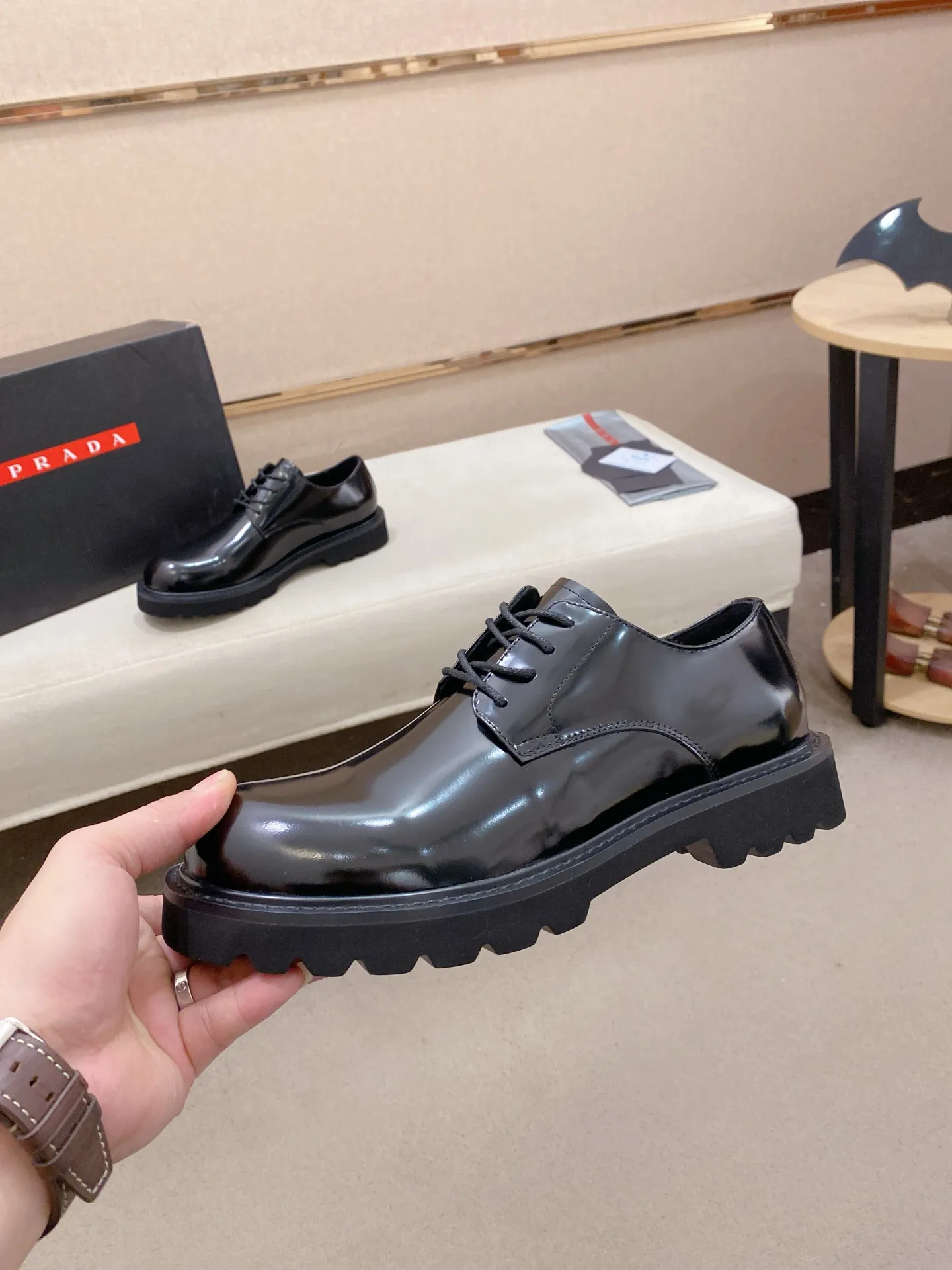 Factory price 640💰 🍁🍁High version High-quality new PRADA (Prada) counters are launched simultaneously, new men's shoes, 😘fabrics are selected from imported lacquered first-layer cowhide, and imported cowhide lining. 👍🏿 High-end ☄️ air-cushion molded anti-slip rubber outsole, exquisite lines, simple and elegant, comfortable and high-end for leisure travel. Code number: 38 to 45